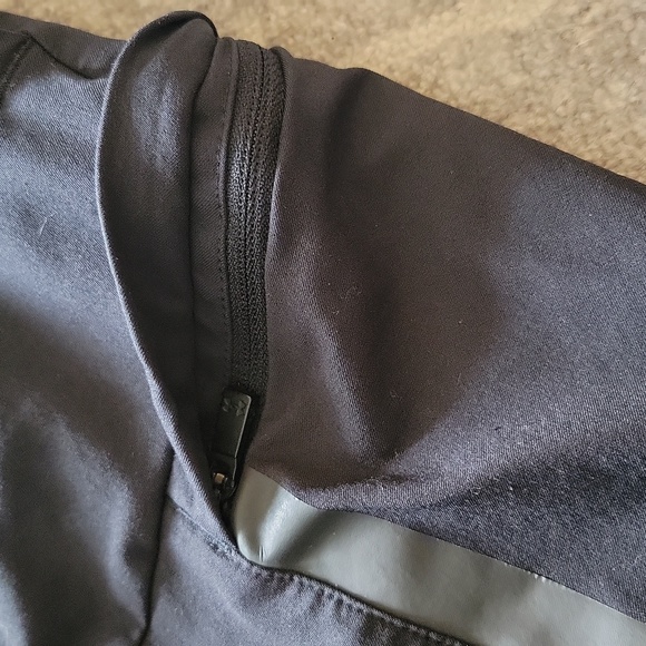 Under Armour Shorts - Picture 5 of 5